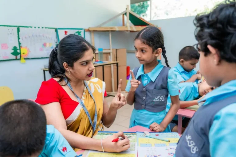 teacher-student-interaction-classroom-1024x683